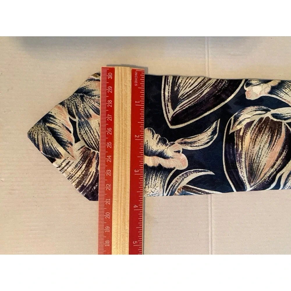 Viaggio Mens Silk Necktie Navy Blue Tan Floral Botanical Print Wide Tie 4 Inch